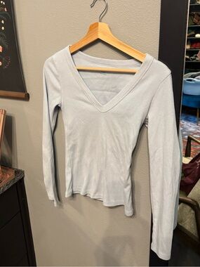 Light Blue V-Neck Super Soft Long Sleeve Women's Top- Old Navy 🦋